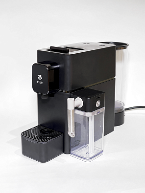 Капсульная кофемашина с молочным модулем RISE, черная